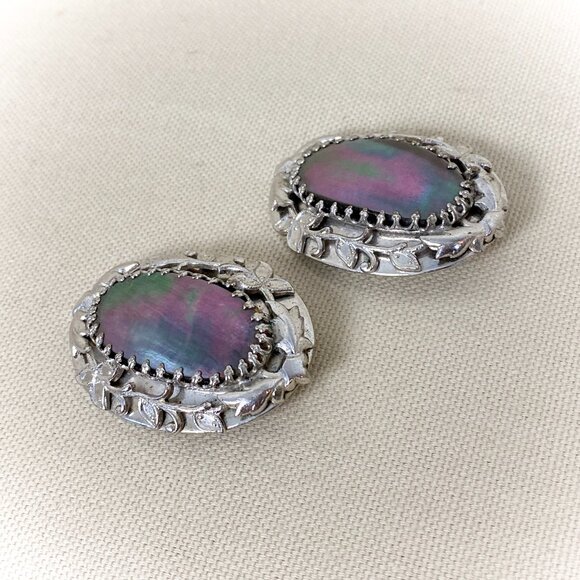 Vintage 1980s Whiting & Davis Filigree and Shell Statement Clip On Earrings - Picture 3 of 6